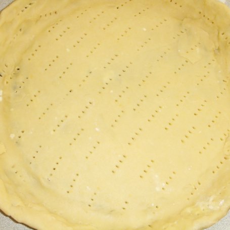 Krok 4 - Tarta z truskawkami i kremem mascarpone z białą czekoladą foto