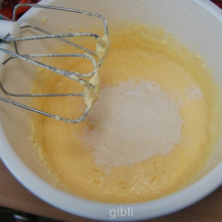 Krok 4 - Tarta z truskawkami foto