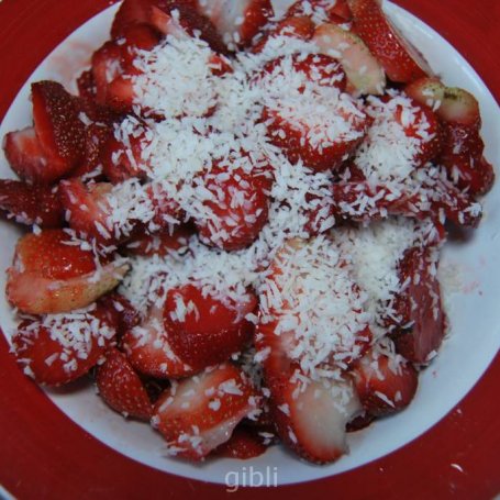 Krok 5 - Tarta z truskawkami foto