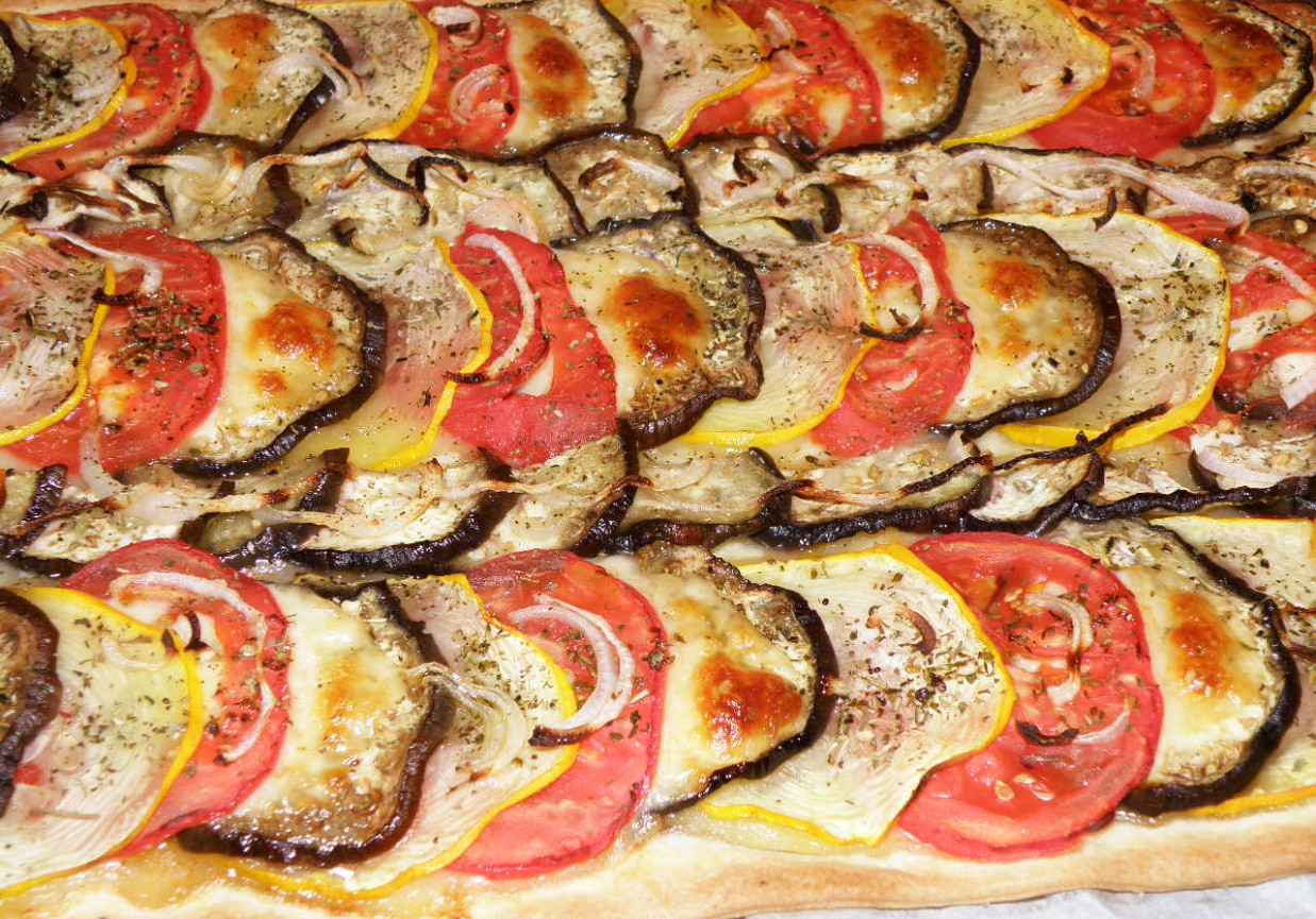 Tarta z warzywami i mozzarellą foto