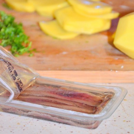 Krok 1 - Tarta z ziemniakami i anchois foto