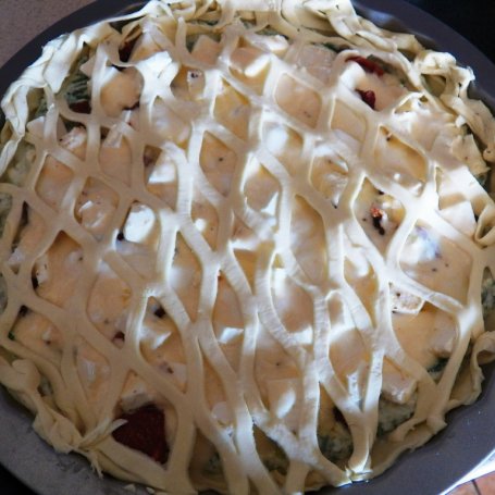 Krok 4 - Tarta ze szpinakiem, pomidorami i serem foto