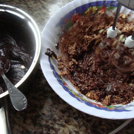 Krok 5 - Tartaletki czekoladowe z wiśniami  foto