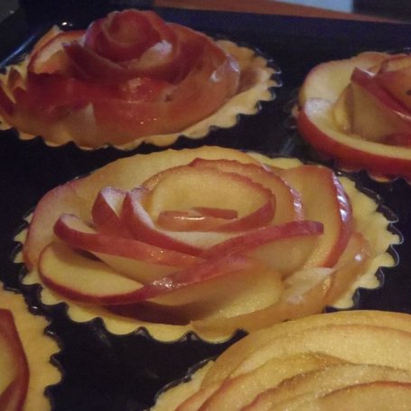 Krok 12 - Tartaletki z herbacianymi różami z jabłek foto