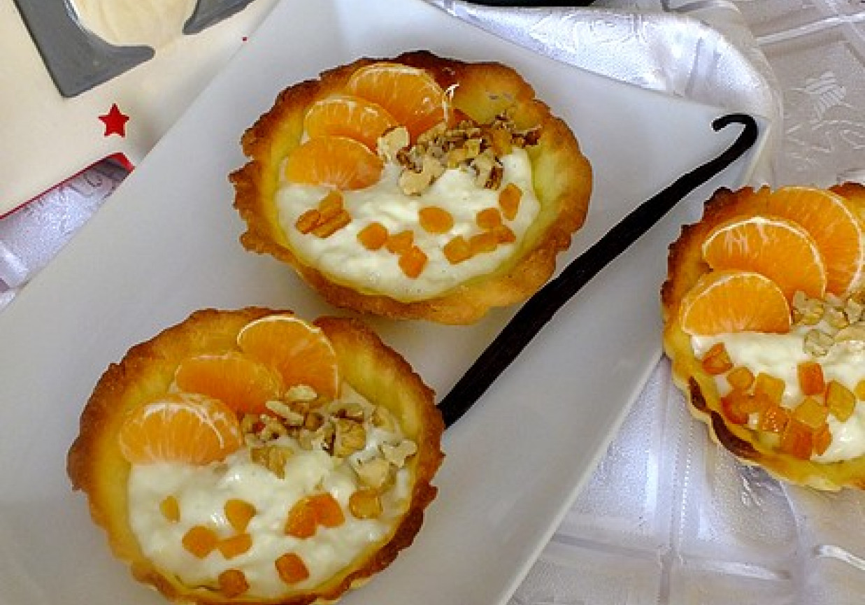 Tartaletki z nutą wanilii i pomarańczy z orzechami foto