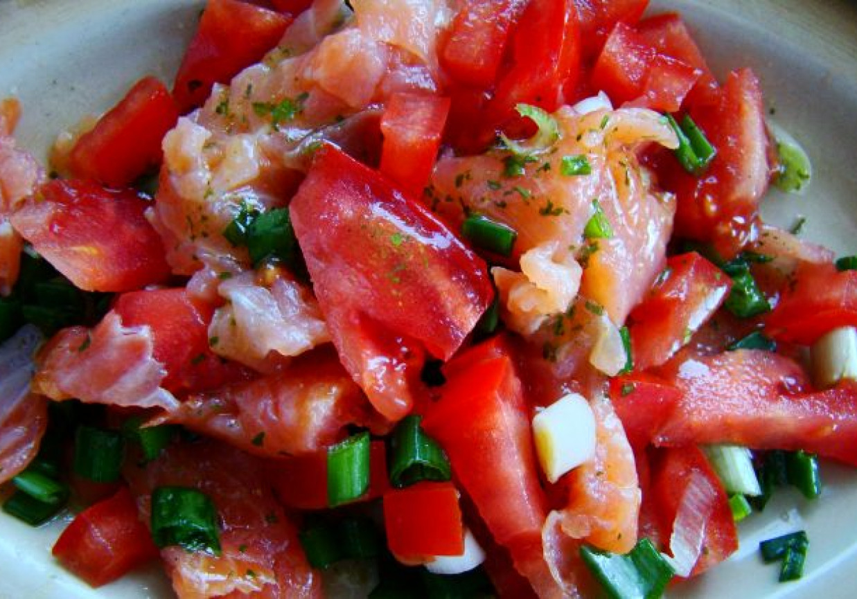Tatar pomidorowo-łososiowy foto