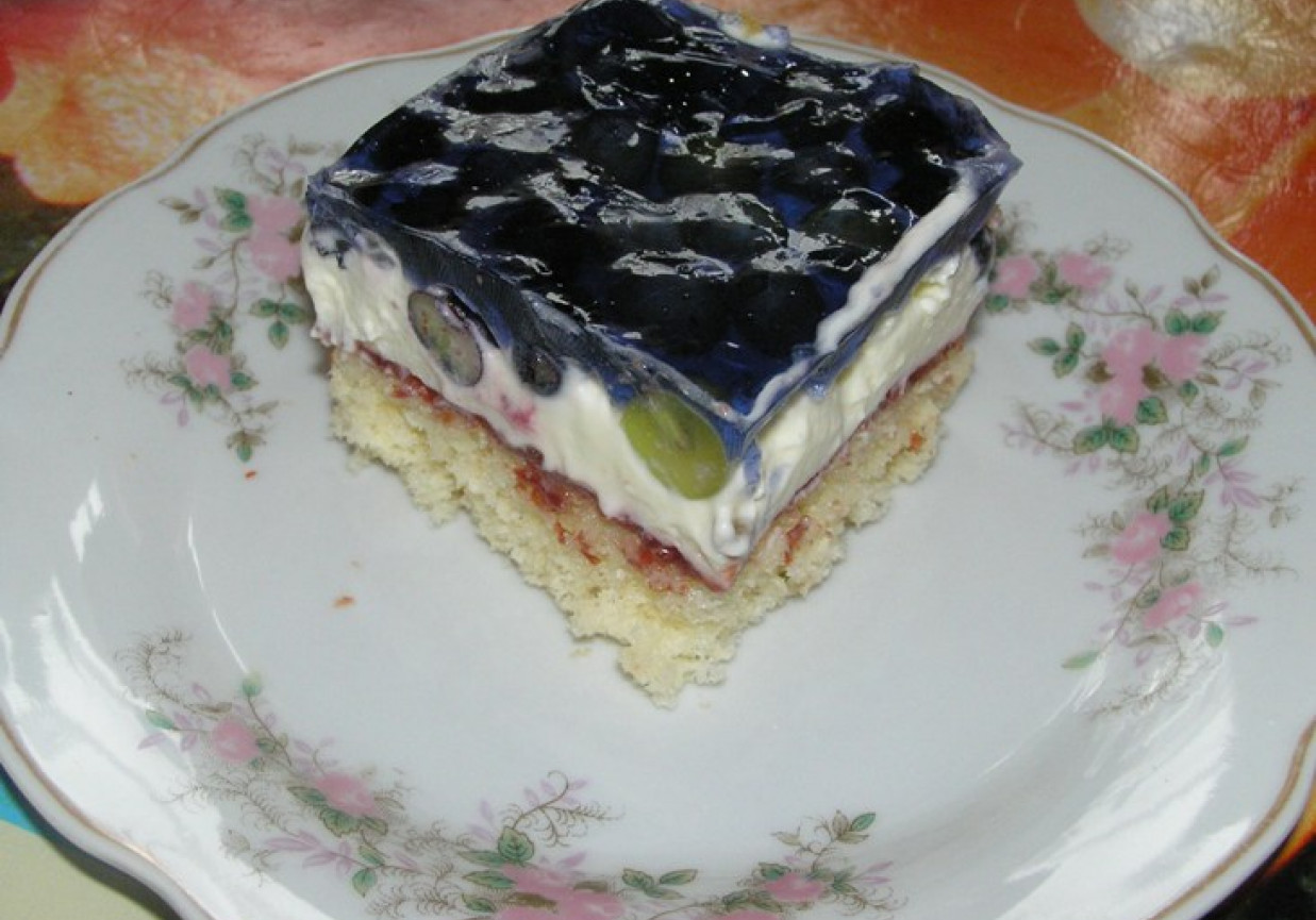 Tęczowe ciasto z owocami foto