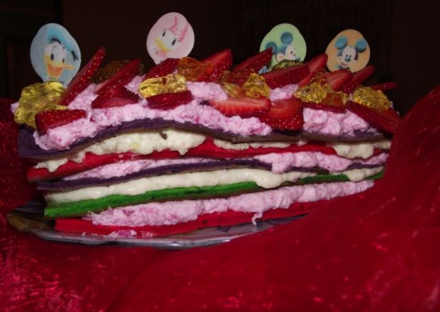 Fotografia przedstawiająca Tęczowe ciasto.