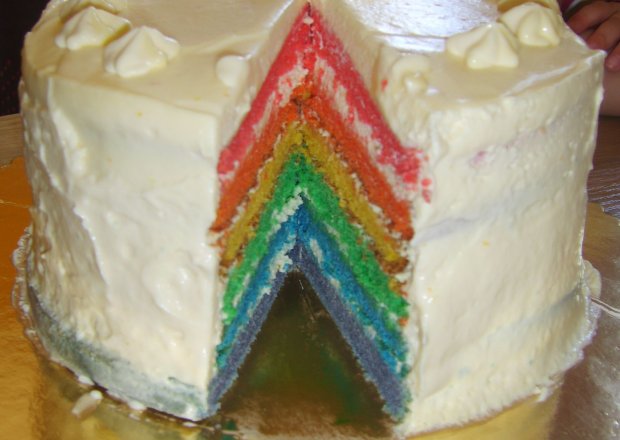 Fotografia przedstawiająca Tęczowy tort