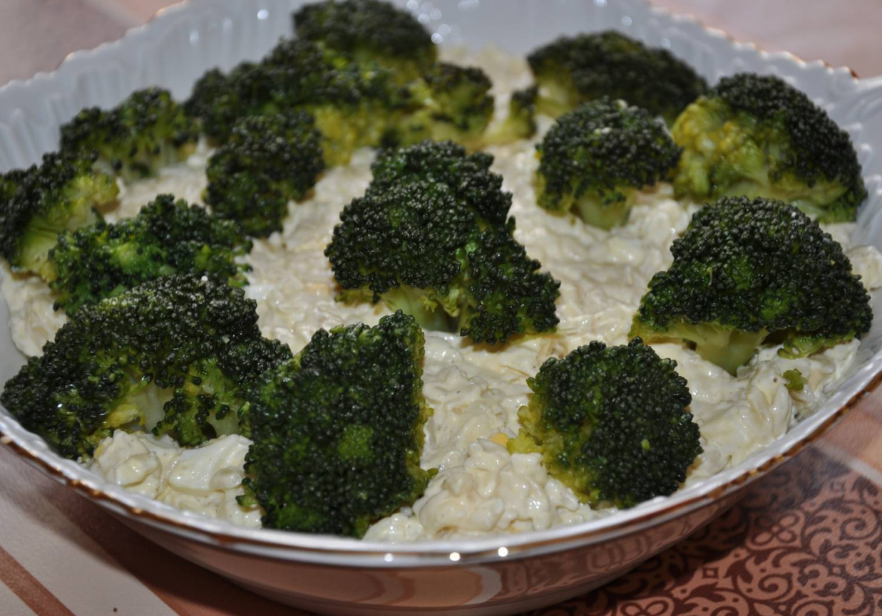 tka z ryżowego makorony  z brokułem foto