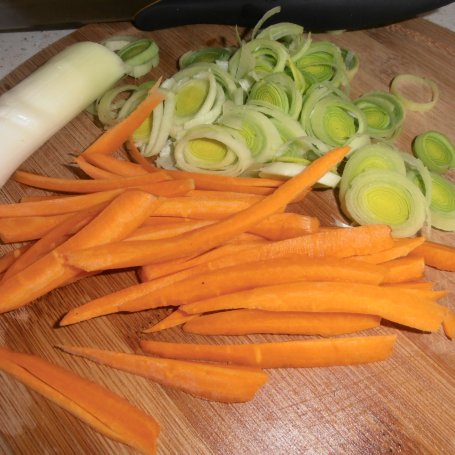 Krok 2 - Tołpyga z warzywami i sosem jajeczno-cytrynowym foto