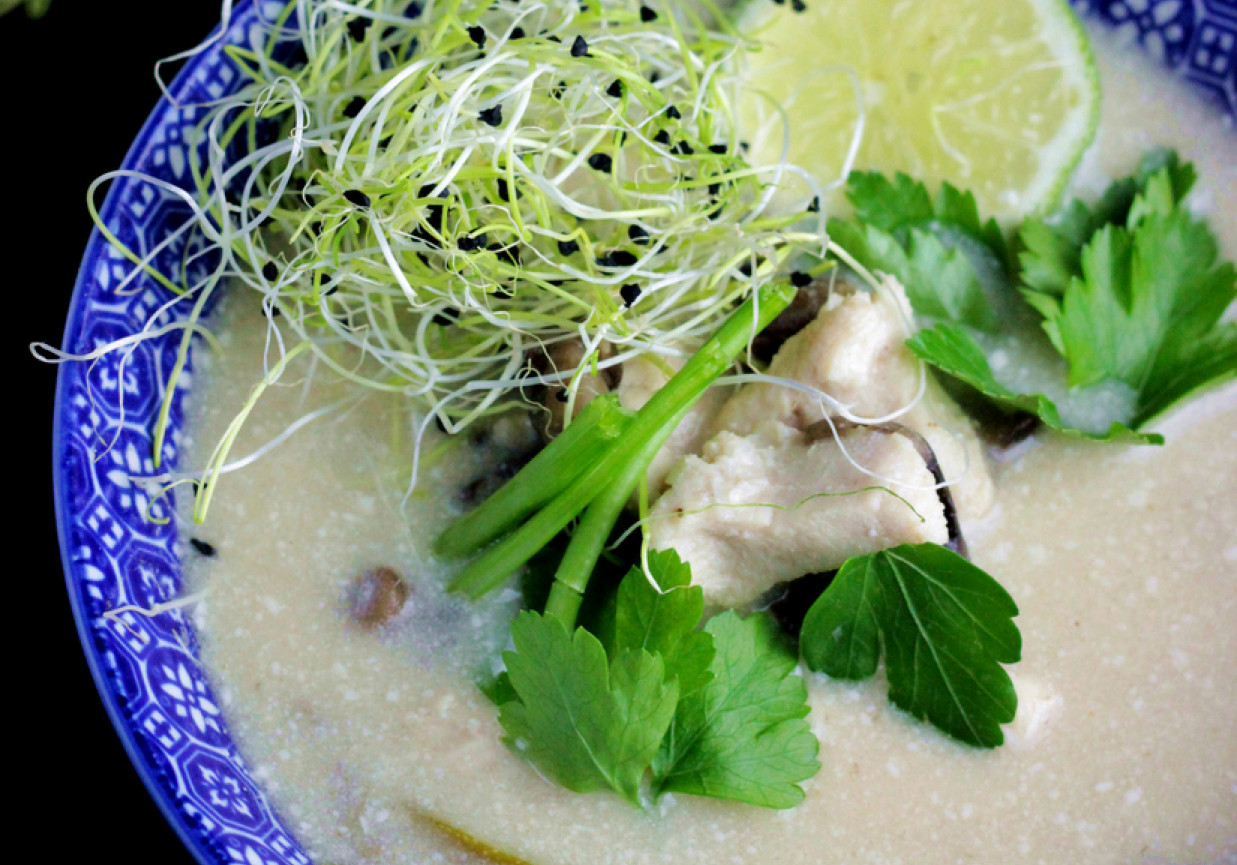 TOM KHA KAI – tajska zupa kokosowa z kurczakiem foto