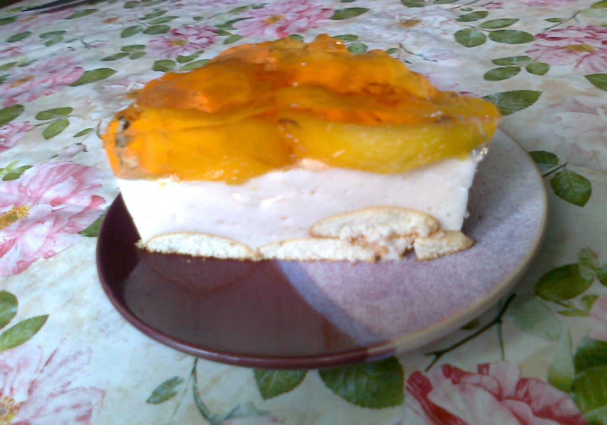 Torcik brzoskwiniowy bez pieczenia foto