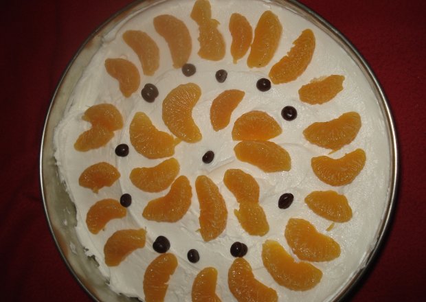 Fotografia przedstawiająca Torcik jogurtowy z mandarynkami