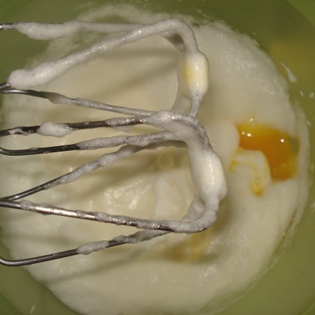 Krok 4 - Torcik jogurtowy z mandarynkami  foto