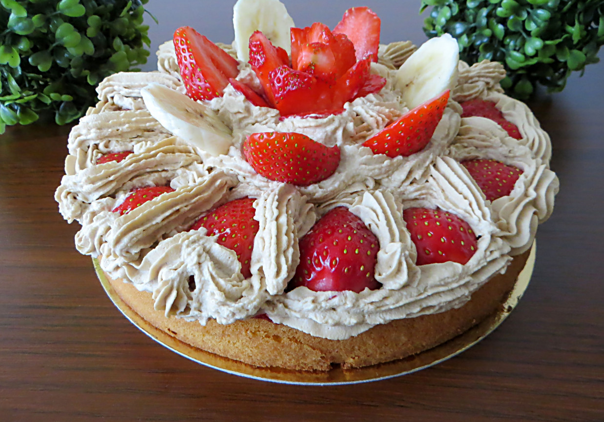 Torcik kawowo-truskawkowy foto