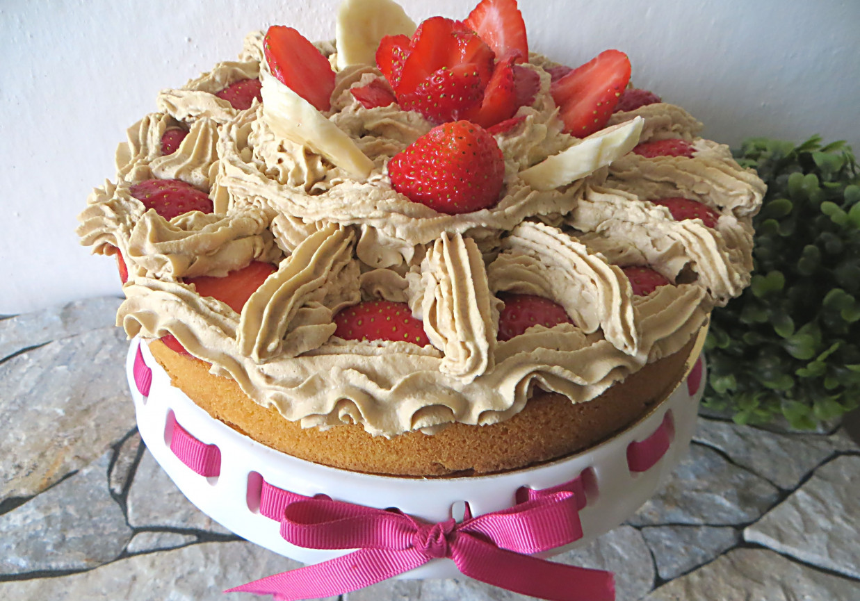 Torcik kawowo-truskawkowy foto