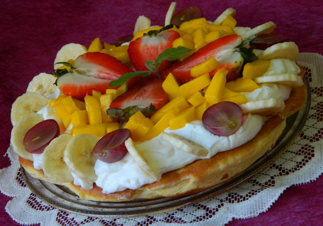 Torcik omletowy z owocami foto