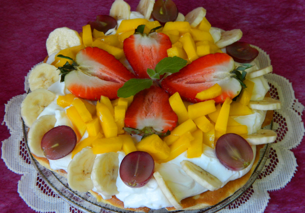 Torcik omletowy z owocami foto