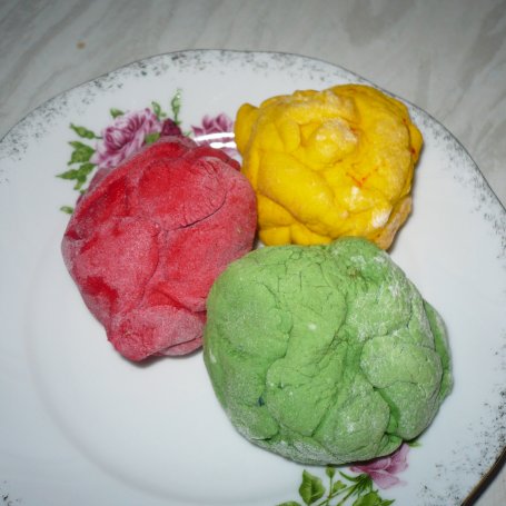 Krok 4 - torcik w kolorach reagge dla nastolatki foto