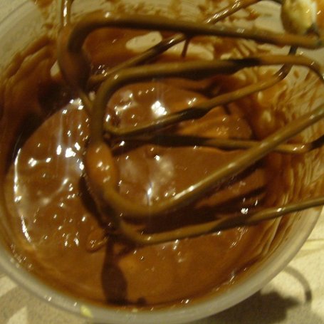 Krok 2 - Torcik waflowy czekoladowo-orzechowy foto