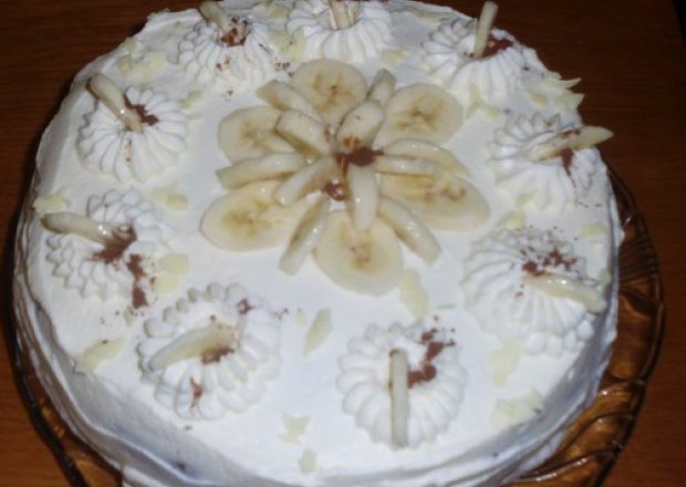 Fotografia przedstawiająca Tort bananowo -śmietanowy
