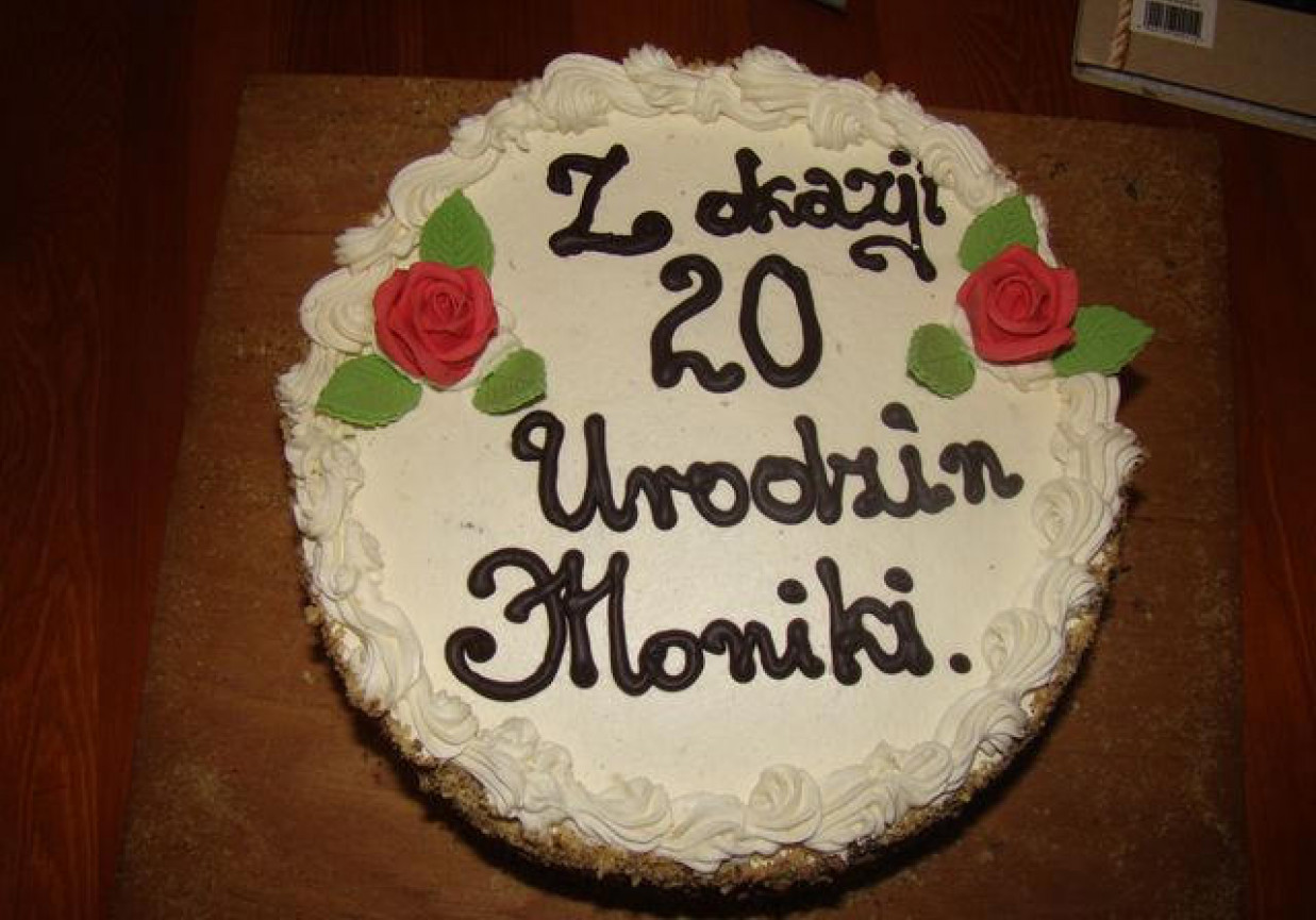 Tort bananowy w białej polewie foto