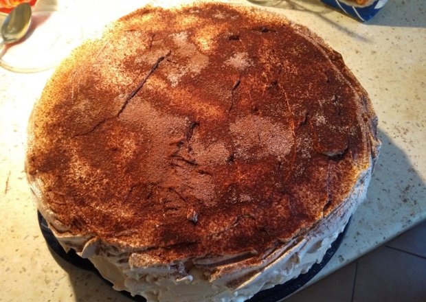 Fotografia przedstawiająca Tort bezowy Dacquoise
