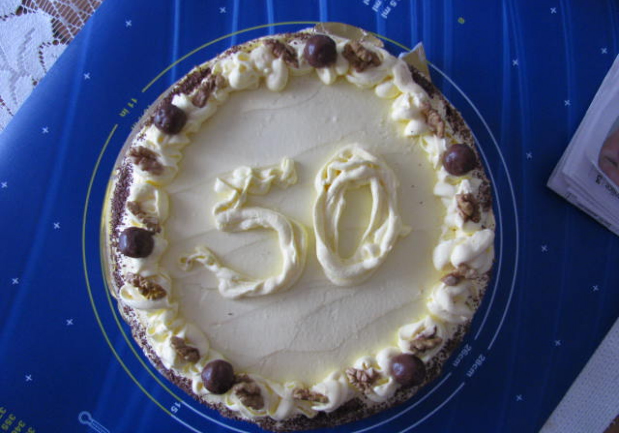 Tort bezowy na gotowym spodzie foto