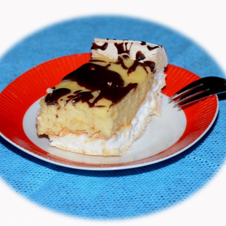 Krok 8 - Tort bezowy z masą budyniową foto