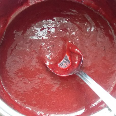 Krok 3 - Tort bezowy ze śliwkami foto