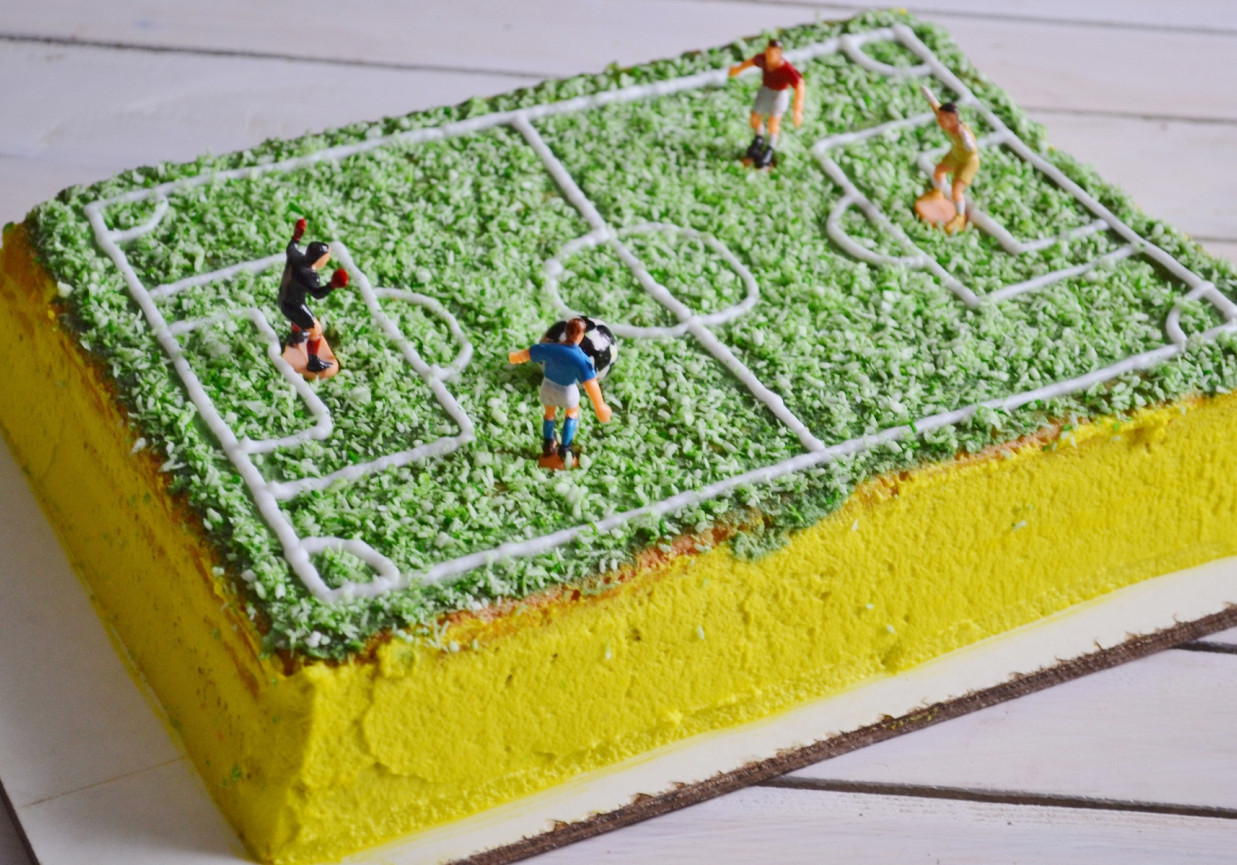 Торт футбольное поле с зеленой посыпкой