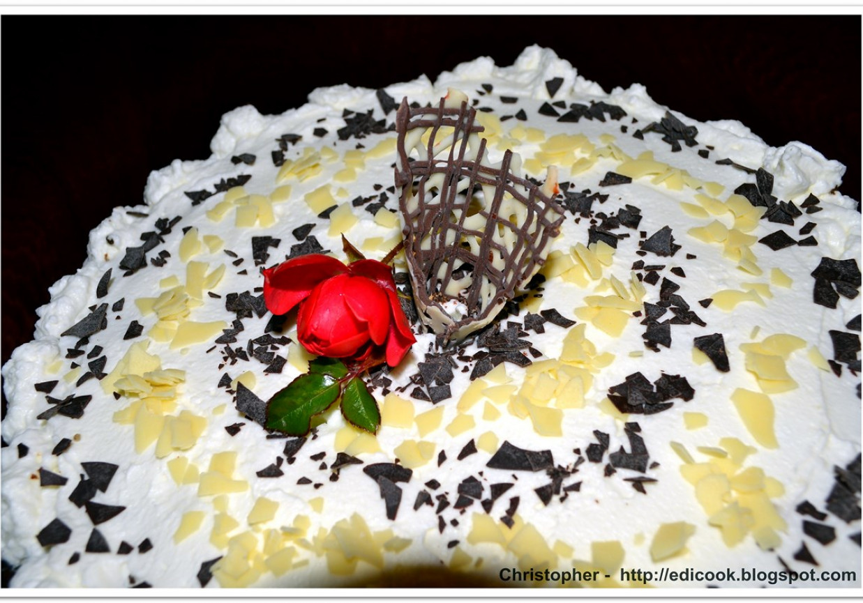 Tort czarno-biały z pumpernikla foto