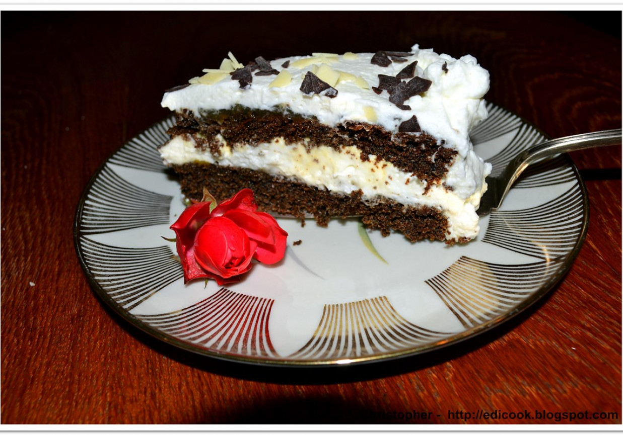 Tort czarno-biały z pumpernikla foto