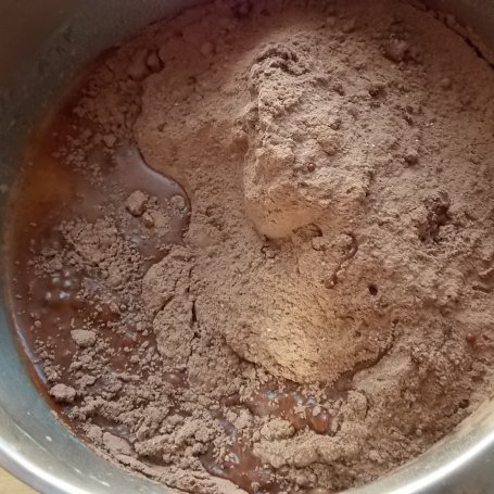Krok 3 - Tort czekoladowo-chałwowy foto