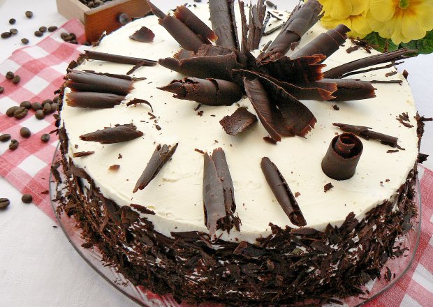 Fotografia przedstawiająca Tort czekoladowo malinowy