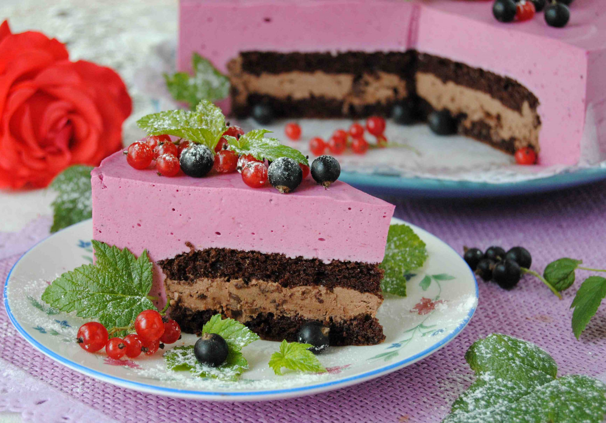 Tort czekoladowo- porzeczkowy foto