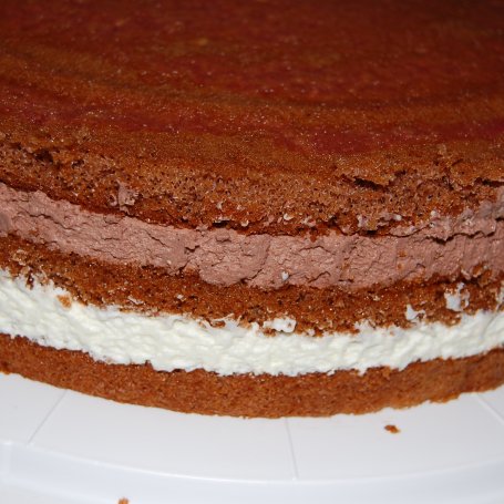 Krok 5 - Tort czekoladowo-śmietanowy z musem truskawkowym foto