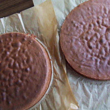 Krok 1 - Tort czekoladowo-truskawkowy foto