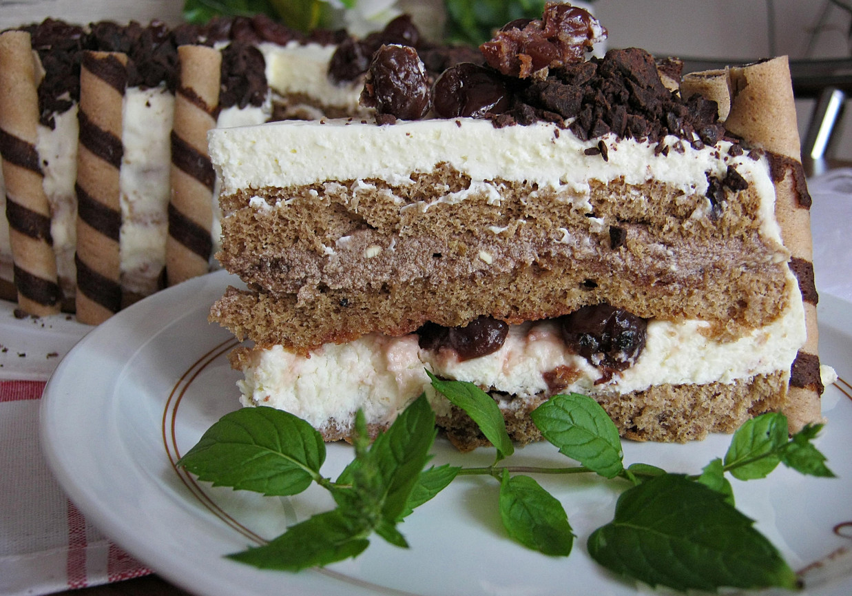 Tort czekoladowo - wiśniowy foto