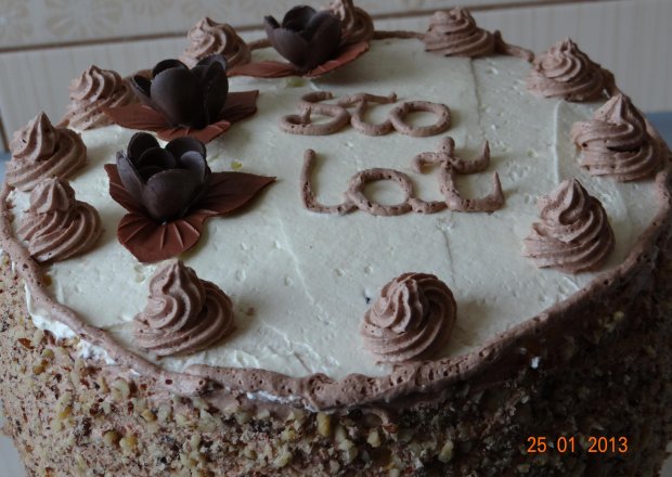 Fotografia przedstawiająca Tort czekoladowo-malinowy