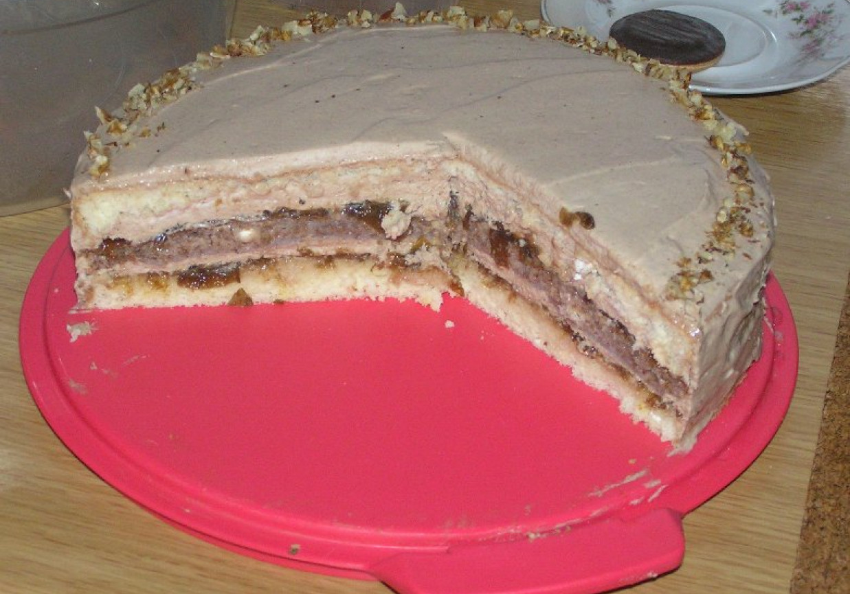 Tort czekoladowo-orzechowy z powidłami foto