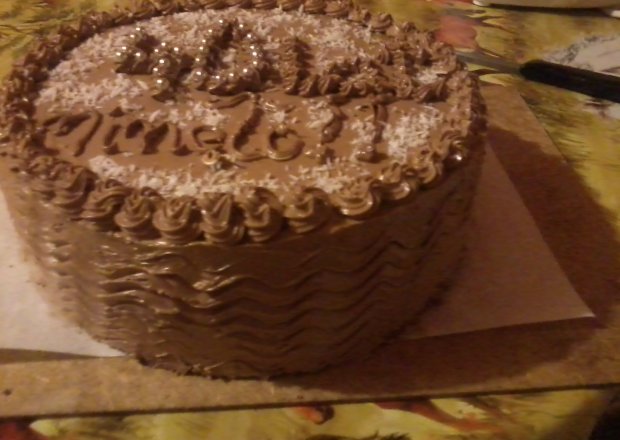 Fotografia przedstawiająca Tort czekoladowy na urodziny