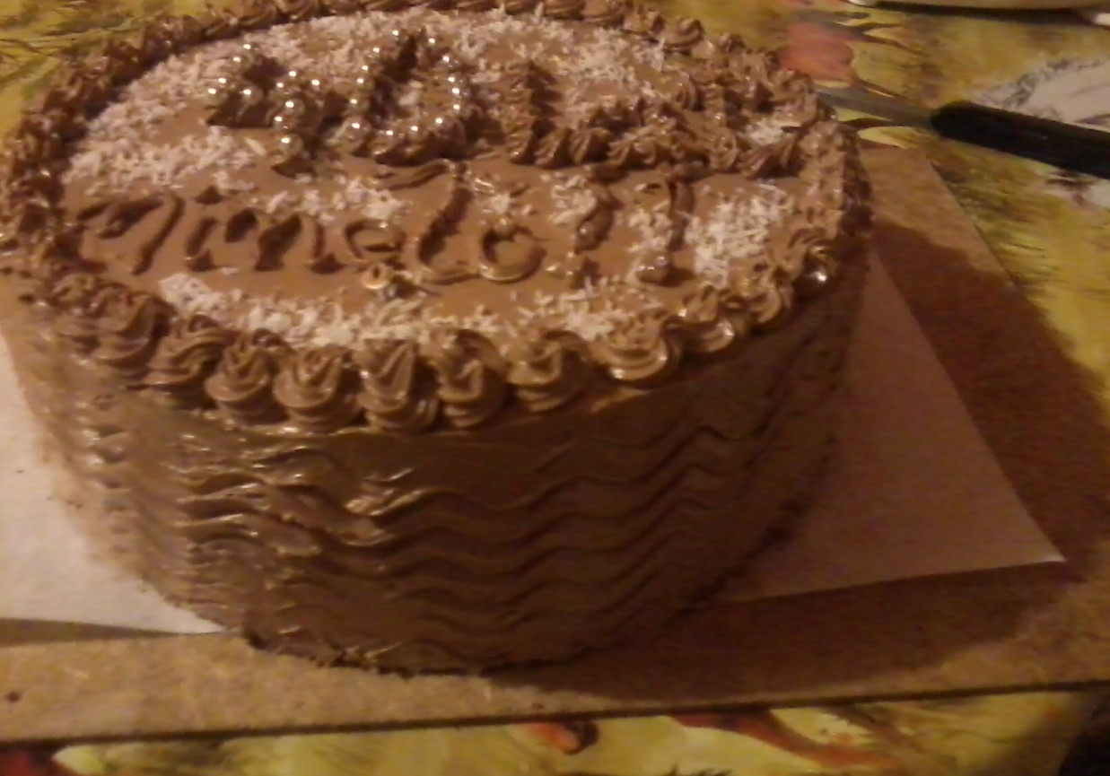 Tort czekoladowy na urodziny foto