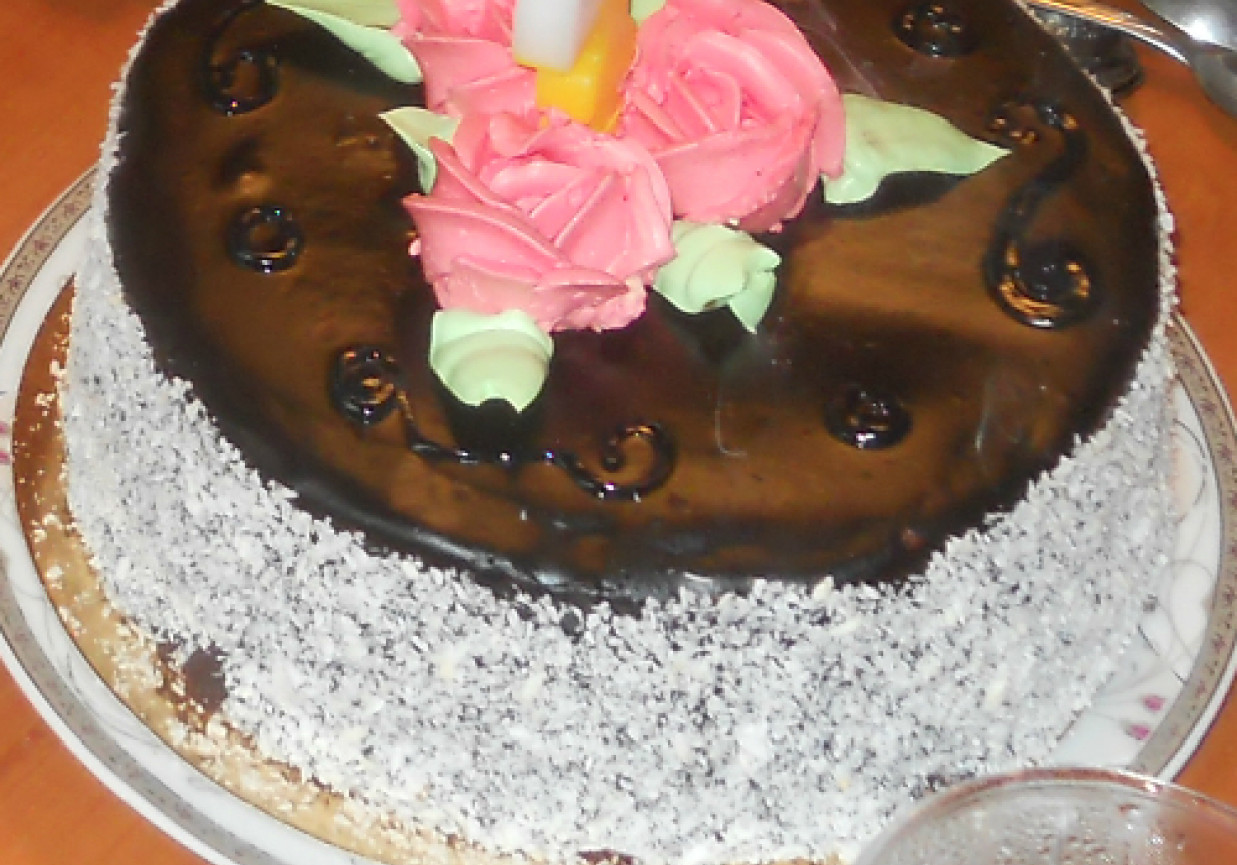 tort czekoladowy z ananasem foto