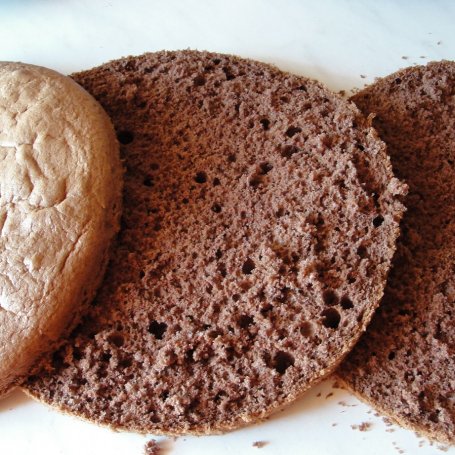 Krok 2 - Tort czekoladowy z kokosem i owocami foto