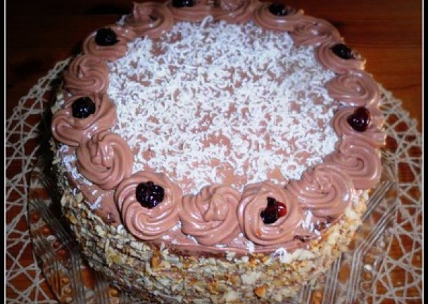 Fotografia przedstawiająca Tort czekoladowy z kremem z Nuttelli