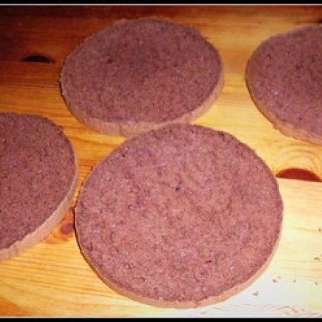 Krok 2 - Tort czekoladowy z kremem z Nuttelli foto