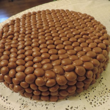 Krok 6 - Tort czekoladowy z Malteserami foto
