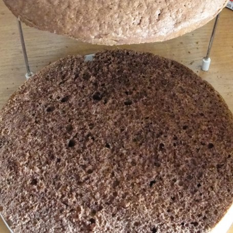 Krok 1 - Tort czekoladowy z truskawkami foto